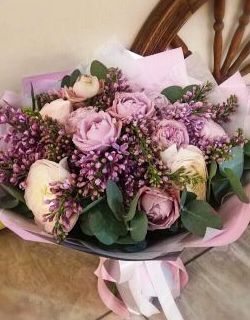 Предзаказ букетов и композиций ко Дню влюблённых.