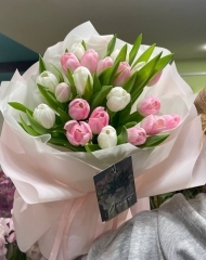 Букет из 21 классического тюльпана