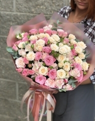 Монобукет из кустовой розы различных сортов