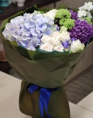 Букет мужской с гортензией, аллиумом, вибурнумом и кустовыми розами