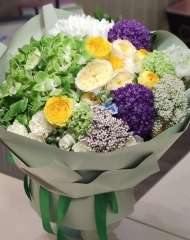 Мужской букет с озатамнусом, трахелиумом, гортензией, пионовидными розами и вибурнумом