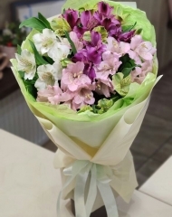 Букет с воздушной альстромерией