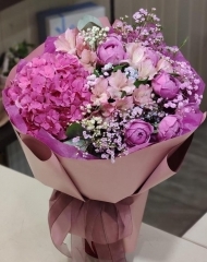 Букет с гортензией, розой Мисти бабблс, альстромерией и гипсофилой
