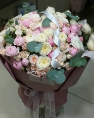 Букет из ароматных роз различных сортов от лучших садовников Нидерландов