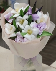 Цветочный комплимент с тюльпанами