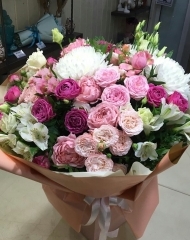 Букет из роз, хризантемы и альстромерии