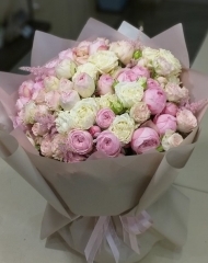 Букет из садовых роз Мэнсфилд пинк парк спрей и Мэнсфилд парк спрей,  ароматной розы Брайдал Флоу и розовой астильбы