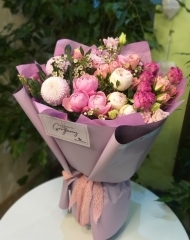 Букет с  хризантемой Момоко,  пионовидными розами Сильва Пинк, Менсфилд Парк, Гранд Трендсеттер, кустовыми розами,  эустомой,  хамелациумом