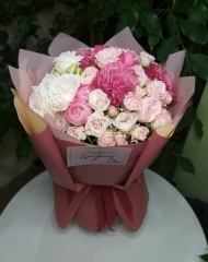 Букет с пионовидными розами Брайдал Флоу,  Бомбастик, Сильва Пинк,  кустовыми и садовыми розами