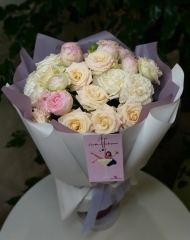 Букет с розой пионовидной Брайдал Флоу,  Мэнсфилд парк и розой кустовой