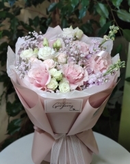 Букет с французской розой и ароматной маттиолой