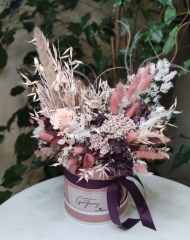 Интерьерная композиция из сухоцветов и стабилизированных цветов