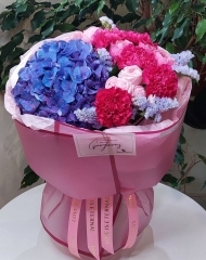 Букет с гортензией, гвоздикой, статицей