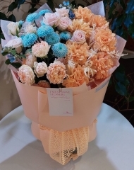 Букет из гвоздик, хризантем, кустовых роз и твидии