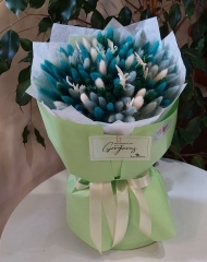 Букет из сухоцветов с лагурусом, фалярисом и папоротником