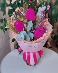 Интерьерный букет из банксии, эвкалипта и ягод симфорикарпуса