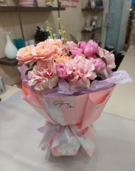 Букет из французской и пионовидной розы