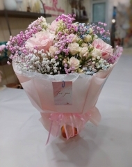 Букет с французской розой и воздушной гипсофилой