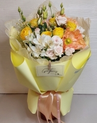 Букет маком, розами пионовидными, альстромерией и эустомой