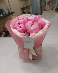 Кулёчек с стильными пионами Корал Шарм