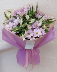 Букет из хризантем и альстромерии