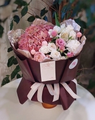 Букет с гортензией, розами различных сортов, альстромерией