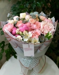 Букет микс из пионовидных роз и альстромерии
