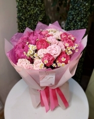 Букет с пионовидными розами, гортензией и танацетумом