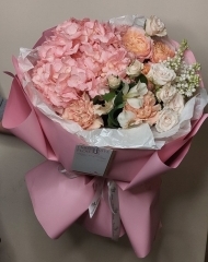 Букет с гортензией, сиренью, розами, гвоздиками и альстромерией