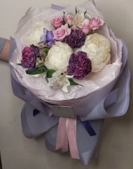 Букет с пионами, гвоздиками, розами, альстромерией