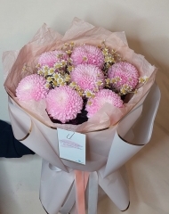 Букет с хризантемами и ромашкой 