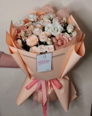 Букет с розой Капуччино,  эустомой и маттиолой