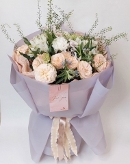Букет из пионовидных роз, гвоздик и альстромерии