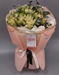 Букет из роз Вегги и эвкалипта