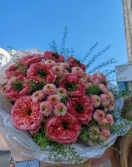 Букет из роз Мандарин и хризантем