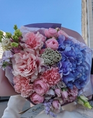 Букет из гортензии, французских и пионовидных роз, гвоздик и эустомы