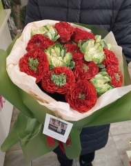 Букет с розами Вегги и Ред монстр