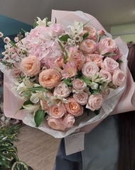 Букет с ортензией, альстромерией, пионовидными розами Бомбастик, Дарлингтон, хамелациумом