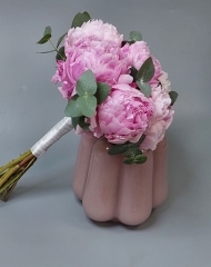 Свадебный букет из пионов Сара Бернар и эвкалипта