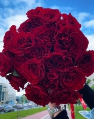 Букет из 19 роз ХЁРТС с лентой