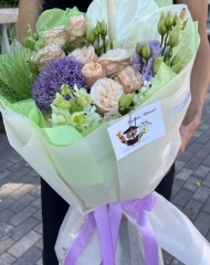 Букет к 1 сентября с антуриумами, розами, эустомой