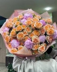 Букет с пионами и розами Фибоначчи ауреус