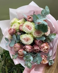 Букет из тюльпанов Брауни, роз Фибоначчи янтра и эвкалипта