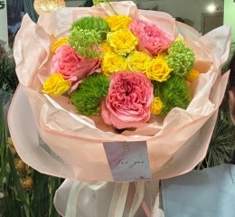 Букет с гвоздиками Киви, вибурнумом, розами кустовыми Фибоначчи Джиоконда, Еллоу бейби, розами Кенди экспрешн Букет с гвоздиками Киви, вибурнумом, розами кустовыми Фибоначчи Джиоконда, Еллоу бейби, розами Кенди экспрешн