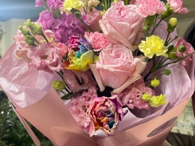 Букет из тюльпанов, роз Пинк Охара, гвоздики Шабо, эустомы и маттиолы