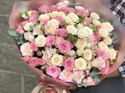 Монобукет из кустовой розы различных сортов