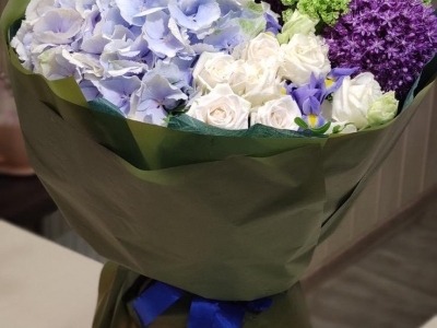 Букет мужской с гортензией, аллиумом, вибурнумом и кустовыми розами