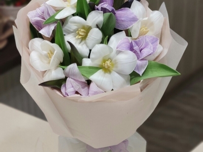 Цветочный комплимент с тюльпанами