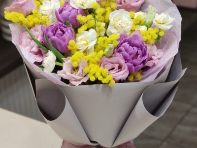 Букет Весенний с тюльпанами, нарциссами и мимозой 