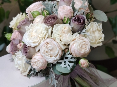 Свадебный букет с садовыми розами различных сортов